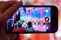 02 Damens AMaB 2026- 02-01 09  Tour-Tag, 1. Februar - Im Intercity Hotel feierten die Roten Funken ihr 77-jähriges Bestehen an diesem Sonntagmorgen, auch wir gratulierten. Auf zum Heimspiel für unsere Christin hieß es danach, dies bei der Damensitzung der » Blauen Jungs «. Eine große Kinderschar erwartete uns dann im Steinhof. Die Musketiere hielten dort ihre Kindersitzung ab. In die Rheinhausenhall führte uns dann der nächste Termin, Damensitzung von Rot-Weiß. Zum Schluß erwartete und die SPD Großenbaum/Rahm bei ihrem „Tanztee“ in unserem Stadquartier, dem Coupe 1900. : DVPJ, Toni I, Jules I., Prinz Karneval, Prinz, Prinzessin Aileen I., Hofmarschälle, Page, Pagen, Paginnen, HDK, Duisburg, Karneval, Helau, Tollität, Event, Session 2025, Session 2025, HDK Duisburg, Hauptausschuss, Hauptausschuss Karneval Duisburg, Duisburg ist echt