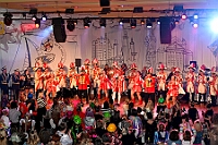 02 Damens AMaB 2026- 02-01 19  Tour-Tag, 1. Februar - Im Intercity Hotel feierten die Roten Funken ihr 77-jähriges Bestehen an diesem Sonntagmorgen, auch wir gratulierten. Auf zum Heimspiel für unsere Christin hieß es danach, dies bei der Damensitzung der » Blauen Jungs «. Eine große Kinderschar erwartete uns dann im Steinhof. Die Musketiere hielten dort ihre Kindersitzung ab. In die Rheinhausenhall führte uns dann der nächste Termin, Damensitzung von Rot-Weiß. Zum Schluß erwartete und die SPD Großenbaum/Rahm bei ihrem „Tanztee“ in unserem Stadquartier, dem Coupe 1900. : DVPJ, Toni I, Jules I., Prinz Karneval, Prinz, Prinzessin Aileen I., Hofmarschälle, Page, Pagen, Paginnen, HDK, Duisburg, Karneval, Helau, Tollität, Event, Session 2025, Session 2025, HDK Duisburg, Hauptausschuss, Hauptausschuss Karneval Duisburg, Duisburg ist echt