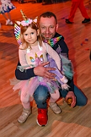 03 Kinders Musketiere 2026- 02-01 04  Tour-Tag, 1. Februar - Im Intercity Hotel feierten die Roten Funken ihr 77-jähriges Bestehen an diesem Sonntagmorgen, auch wir gratulierten. Auf zum Heimspiel für unsere Christin hieß es danach, dies bei der Damensitzung der » Blauen Jungs «. Eine große Kinderschar erwartete uns dann im Steinhof. Die Musketiere hielten dort ihre Kindersitzung ab. In die Rheinhausenhall führte uns dann der nächste Termin, Damensitzung von Rot-Weiß. Zum Schluß erwartete und die SPD Großenbaum/Rahm bei ihrem „Tanztee“ in unserem Stadquartier, dem Coupe 1900. : DVPJ, Toni I, Jules I., Prinz Karneval, Prinz, Prinzessin Aileen I., Hofmarschälle, Page, Pagen, Paginnen, HDK, Duisburg, Karneval, Helau, Tollität, Event, Session 2025, Session 2025, HDK Duisburg, Hauptausschuss, Hauptausschuss Karneval Duisburg, Duisburg ist echt