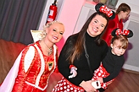 03 Kinders Musketiere 2026- 02-01 09  Tour-Tag, 1. Februar - Im Intercity Hotel feierten die Roten Funken ihr 77-jähriges Bestehen an diesem Sonntagmorgen, auch wir gratulierten. Auf zum Heimspiel für unsere Christin hieß es danach, dies bei der Damensitzung der » Blauen Jungs «. Eine große Kinderschar erwartete uns dann im Steinhof. Die Musketiere hielten dort ihre Kindersitzung ab. In die Rheinhausenhall führte uns dann der nächste Termin, Damensitzung von Rot-Weiß. Zum Schluß erwartete und die SPD Großenbaum/Rahm bei ihrem „Tanztee“ in unserem Stadquartier, dem Coupe 1900. : DVPJ, Toni I, Jules I., Prinz Karneval, Prinz, Prinzessin Aileen I., Hofmarschälle, Page, Pagen, Paginnen, HDK, Duisburg, Karneval, Helau, Tollität, Event, Session 2025, Session 2025, HDK Duisburg, Hauptausschuss, Hauptausschuss Karneval Duisburg, Duisburg ist echt