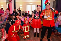 03 Kinders Musketiere 2026- 02-01 10  Tour-Tag, 1. Februar - Im Intercity Hotel feierten die Roten Funken ihr 77-jähriges Bestehen an diesem Sonntagmorgen, auch wir gratulierten. Auf zum Heimspiel für unsere Christin hieß es danach, dies bei der Damensitzung der » Blauen Jungs «. Eine große Kinderschar erwartete uns dann im Steinhof. Die Musketiere hielten dort ihre Kindersitzung ab. In die Rheinhausenhall führte uns dann der nächste Termin, Damensitzung von Rot-Weiß. Zum Schluß erwartete und die SPD Großenbaum/Rahm bei ihrem „Tanztee“ in unserem Stadquartier, dem Coupe 1900. : DVPJ, Toni I, Jules I., Prinz Karneval, Prinz, Prinzessin Aileen I., Hofmarschälle, Page, Pagen, Paginnen, HDK, Duisburg, Karneval, Helau, Tollität, Event, Session 2025, Session 2025, HDK Duisburg, Hauptausschuss, Hauptausschuss Karneval Duisburg, Duisburg ist echt