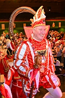 04 Damens ARWRheinh 2026- 02-01 07  Tour-Tag, 1. Februar - Im Intercity Hotel feierten die Roten Funken ihr 77-jähriges Bestehen an diesem Sonntagmorgen, auch wir gratulierten. Auf zum Heimspiel für unsere Christin hieß es danach, dies bei der Damensitzung der » Blauen Jungs «. Eine große Kinderschar erwartete uns dann im Steinhof. Die Musketiere hielten dort ihre Kindersitzung ab. In die Rheinhausenhall führte uns dann der nächste Termin, Damensitzung von Rot-Weiß. Zum Schluß erwartete und die SPD Großenbaum/Rahm bei ihrem „Tanztee“ in unserem Stadquartier, dem Coupe 1900. : DVPJ, Toni I, Jules I., Prinz Karneval, Prinz, Prinzessin Aileen I., Hofmarschälle, Page, Pagen, Paginnen, HDK, Duisburg, Karneval, Helau, Tollität, Event, Session 2025, Session 2025, HDK Duisburg, Hauptausschuss, Hauptausschuss Karneval Duisburg, Duisburg ist echt