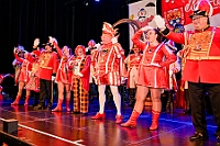 04 Damens ARWRheinh 2026- 02-01 15  Tour-Tag, 1. Februar - Im Intercity Hotel feierten die Roten Funken ihr 77-jähriges Bestehen an diesem Sonntagmorgen, auch wir gratulierten. Auf zum Heimspiel für unsere Christin hieß es danach, dies bei der Damensitzung der » Blauen Jungs «. Eine große Kinderschar erwartete uns dann im Steinhof. Die Musketiere hielten dort ihre Kindersitzung ab. In die Rheinhausenhall führte uns dann der nächste Termin, Damensitzung von Rot-Weiß. Zum Schluß erwartete und die SPD Großenbaum/Rahm bei ihrem „Tanztee“ in unserem Stadquartier, dem Coupe 1900. : DVPJ, Toni I, Jules I., Prinz Karneval, Prinz, Prinzessin Aileen I., Hofmarschälle, Page, Pagen, Paginnen, HDK, Duisburg, Karneval, Helau, Tollität, Event, Session 2025, Session 2025, HDK Duisburg, Hauptausschuss, Hauptausschuss Karneval Duisburg, Duisburg ist echt