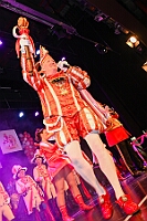 04 Damens ARWRheinh 2026- 02-01 18  Tour-Tag, 1. Februar - Im Intercity Hotel feierten die Roten Funken ihr 77-jähriges Bestehen an diesem Sonntagmorgen, auch wir gratulierten. Auf zum Heimspiel für unsere Christin hieß es danach, dies bei der Damensitzung der » Blauen Jungs «. Eine große Kinderschar erwartete uns dann im Steinhof. Die Musketiere hielten dort ihre Kindersitzung ab. In die Rheinhausenhall führte uns dann der nächste Termin, Damensitzung von Rot-Weiß. Zum Schluß erwartete und die SPD Großenbaum/Rahm bei ihrem „Tanztee“ in unserem Stadquartier, dem Coupe 1900. : DVPJ, Toni I, Jules I., Prinz Karneval, Prinz, Prinzessin Aileen I., Hofmarschälle, Page, Pagen, Paginnen, HDK, Duisburg, Karneval, Helau, Tollität, Event, Session 2025, Session 2025, HDK Duisburg, Hauptausschuss, Hauptausschuss Karneval Duisburg, Duisburg ist echt