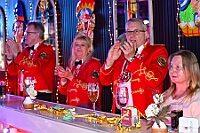 05 Tanztee SPD Coupre1900 2026-02-01 02  Tour-Tag, 1. Februar - Im Intercity Hotel feierten die Roten Funken ihr 77-jähriges Bestehen an diesem Sonntagmorgen, auch wir gratulierten. Auf zum Heimspiel für unsere Christin hieß es danach, dies bei der Damensitzung der » Blauen Jungs «. Eine große Kinderschar erwartete uns dann im Steinhof. Die Musketiere hielten dort ihre Kindersitzung ab. In die Rheinhausenhall führte uns dann der nächste Termin, Damensitzung von Rot-Weiß. Zum Schluß erwartete und die SPD Großenbaum/Rahm bei ihrem „Tanztee“ in unserem Stadquartier, dem Coupe 1900. : DVPJ, Toni I, Jules I., Prinz Karneval, Prinz, Prinzessin Aileen I., Hofmarschälle, Page, Pagen, Paginnen, HDK, Duisburg, Karneval, Helau, Tollität, Event, Session 2025, Session 2025, HDK Duisburg, Hauptausschuss, Hauptausschuss Karneval Duisburg, Duisburg ist echt