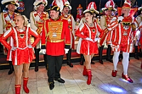 05 Tanztee SPD Coupre1900 2026-02-01 08  Tour-Tag, 1. Februar - Im Intercity Hotel feierten die Roten Funken ihr 77-jähriges Bestehen an diesem Sonntagmorgen, auch wir gratulierten. Auf zum Heimspiel für unsere Christin hieß es danach, dies bei der Damensitzung der » Blauen Jungs «. Eine große Kinderschar erwartete uns dann im Steinhof. Die Musketiere hielten dort ihre Kindersitzung ab. In die Rheinhausenhall führte uns dann der nächste Termin, Damensitzung von Rot-Weiß. Zum Schluß erwartete und die SPD Großenbaum/Rahm bei ihrem „Tanztee“ in unserem Stadquartier, dem Coupe 1900. : DVPJ, Toni I, Jules I., Prinz Karneval, Prinz, Prinzessin Aileen I., Hofmarschälle, Page, Pagen, Paginnen, HDK, Duisburg, Karneval, Helau, Tollität, Event, Session 2025, Session 2025, HDK Duisburg, Hauptausschuss, Hauptausschuss Karneval Duisburg, Duisburg ist echt