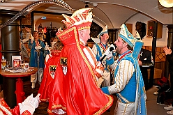 Prinzentref KoenigBrau 2026- 02-02 27  Prinzentreffen in der Brauerei - Auf Initiative von Tobias Ostermann, Verkaufsleiter Ruhrgebiet, und HDK Präsident Michel Jansen lud die König Brauerei in Kooperation mit dem HDK zum Prinzentreffen in den Theodor-König-Keller auf dem Gelände der König Brauerei. Dieser spontanen Einladung folgten die Tollitäten aus Essen, Oberhausen und Moers. Prinz Toni I. erwies sich als sympathischer Co-Gastgeber bei diesem unterhaltsamen Abend. : DVPJ, Toni I, Jules I., Prinz Karneval, Prinz, Prinzessin Aileen I., Hofmarschälle, Page, Pagen, Paginnen, HDK, Duisburg, Karneval, Helau, Tollität, Event, Session 2025, Session 2025, HDK Duisburg, Hauptausschuss, Hauptausschuss Karneval Duisburg, Duisburg ist echt