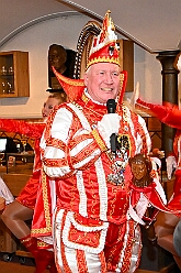 Prinzentref KoenigBrau 2026- 02-02 32  Prinzentreffen in der Brauerei - Auf Initiative von Tobias Ostermann, Verkaufsleiter Ruhrgebiet, und HDK Präsident Michel Jansen lud die König Brauerei in Kooperation mit dem HDK zum Prinzentreffen in den Theodor-König-Keller auf dem Gelände der König Brauerei. Dieser spontanen Einladung folgten die Tollitäten aus Essen, Oberhausen und Moers. Prinz Toni I. erwies sich als sympathischer Co-Gastgeber bei diesem unterhaltsamen Abend. : DVPJ, Toni I, Jules I., Prinz Karneval, Prinz, Prinzessin Aileen I., Hofmarschälle, Page, Pagen, Paginnen, HDK, Duisburg, Karneval, Helau, Tollität, Event, Session 2025, Session 2025, HDK Duisburg, Hauptausschuss, Hauptausschuss Karneval Duisburg, Duisburg ist echt