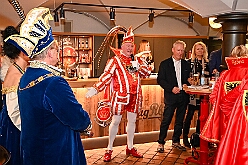 Prinzentref KoenigBrau 2026- 02-02 34  Prinzentreffen in der Brauerei - Auf Initiative von Tobias Ostermann, Verkaufsleiter Ruhrgebiet, und HDK Präsident Michel Jansen lud die König Brauerei in Kooperation mit dem HDK zum Prinzentreffen in den Theodor-König-Keller auf dem Gelände der König Brauerei. Dieser spontanen Einladung folgten die Tollitäten aus Essen, Oberhausen und Moers. Prinz Toni I. erwies sich als sympathischer Co-Gastgeber bei diesem unterhaltsamen Abend. : DVPJ, Toni I, Jules I., Prinz Karneval, Prinz, Prinzessin Aileen I., Hofmarschälle, Page, Pagen, Paginnen, HDK, Duisburg, Karneval, Helau, Tollität, Event, Session 2025, Session 2025, HDK Duisburg, Hauptausschuss, Hauptausschuss Karneval Duisburg, Duisburg ist echt