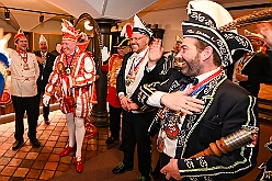 Prinzentref KoenigBrau 2026- 02-02 46  Prinzentreffen in der Brauerei - Auf Initiative von Tobias Ostermann, Verkaufsleiter Ruhrgebiet, und HDK Präsident Michel Jansen lud die König Brauerei in Kooperation mit dem HDK zum Prinzentreffen in den Theodor-König-Keller auf dem Gelände der König Brauerei. Dieser spontanen Einladung folgten die Tollitäten aus Essen, Oberhausen und Moers. Prinz Toni I. erwies sich als sympathischer Co-Gastgeber bei diesem unterhaltsamen Abend. : DVPJ, Toni I, Jules I., Prinz Karneval, Prinz, Prinzessin Aileen I., Hofmarschälle, Page, Pagen, Paginnen, HDK, Duisburg, Karneval, Helau, Tollität, Event, Session 2025, Session 2025, HDK Duisburg, Hauptausschuss, Hauptausschuss Karneval Duisburg, Duisburg ist echt