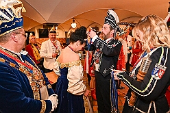 Prinzentref KoenigBrau 2026- 02-02 48  Prinzentreffen in der Brauerei - Auf Initiative von Tobias Ostermann, Verkaufsleiter Ruhrgebiet, und HDK Präsident Michel Jansen lud die König Brauerei in Kooperation mit dem HDK zum Prinzentreffen in den Theodor-König-Keller auf dem Gelände der König Brauerei. Dieser spontanen Einladung folgten die Tollitäten aus Essen, Oberhausen und Moers. Prinz Toni I. erwies sich als sympathischer Co-Gastgeber bei diesem unterhaltsamen Abend. : DVPJ, Toni I, Jules I., Prinz Karneval, Prinz, Prinzessin Aileen I., Hofmarschälle, Page, Pagen, Paginnen, HDK, Duisburg, Karneval, Helau, Tollität, Event, Session 2025, Session 2025, HDK Duisburg, Hauptausschuss, Hauptausschuss Karneval Duisburg, Duisburg ist echt