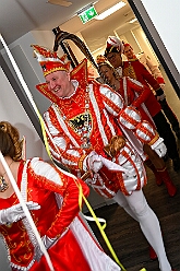 Empfang Berzirk Sued 2026- 02-03 07  Prinzenempfang - Am Dienstag war Premiere im Bezirksamt Süd an der Sittartsberger Allee. Natürlich kam nicht nur der Stadtprinz, Toni I., sondern auch Bernd II. mit Prinzessin Gabi der KG Südstern, die seit 75 Jahren als Prinzenpaar in Serm regieren. : DVPJ, Toni I, Jules I., Prinz Karneval, Prinz, Prinzessin Aileen I., Hofmarschälle, Page, Pagen, Paginnen, HDK, Duisburg, Karneval, Helau, Tollität, Event, Session 2025, Session 2025, HDK Duisburg, Hauptausschuss, Hauptausschuss Karneval Duisburg, Duisburg ist echt