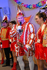 02 KFD Peter Paul 2026- 02-04 11  Seniorenkarneval und Flüstersitzung - An Nachmittag des 4. Februar führte uns der erste Termin in das DRK-Multikulturelle Seniorenzentrum Haus am Sandberg in Homberg. Zum 2. Termin musste wir in den Süden. In Huckingen feierte die KFD St. Peter und Paul Gemeinde ihren  2. karnvalistischen Nachmittag, Toni I. wurde ein Superstar empfangen. Gestärkt mit ausreichend Kuchen und Kaffee ging es dann nach Walsum. In Open Rheins „Zum Johanniter“ , dort fand die „Flüstersitzung“ der Prinzengarde statt. : DVPJ, Toni I, Jules I., Prinz Karneval, Prinz, Prinzessin Aileen I., Hofmarschälle, Page, Pagen, Paginnen, HDK, Duisburg, Karneval, Helau, Tollität, Event, Session 2025, Session 2025, HDK Duisburg, Hauptausschuss, Hauptausschuss Karneval Duisburg, Duisburg ist echt