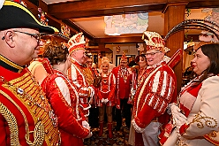 Wagenbauessen 2026- 02-05 11  Wagenbauessen - Ganz traditionell fand eine Woche vor Altweiber das Wagenessen der Sermer Wagenbauer in der Gaststätte „Viet“ statt. Nach dem herzlichen Empfang durch se. Tollität Prinz Bernd II. mit Prinzessin Gabi gab es auch einen kurzen Besuch in der Wagenhalle. : DVPJ, Toni I, Jules I., Prinz Karneval, Prinz, Prinzessin Aileen I., Hofmarschälle, Page, Pagen, Paginnen, HDK, Duisburg, Karneval, Helau, Tollität, Event, Session 2025, Session 2025, HDK Duisburg, Hauptausschuss, Hauptausschuss Karneval Duisburg, Duisburg ist echt