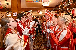 Wagenbauessen 2026- 02-05 17  Wagenbauessen - Ganz traditionell fand eine Woche vor Altweiber das Wagenessen der Sermer Wagenbauer in der Gaststätte „Viet“ statt. Nach dem herzlichen Empfang durch se. Tollität Prinz Bernd II. mit Prinzessin Gabi gab es auch einen kurzen Besuch in der Wagenhalle. : DVPJ, Toni I, Jules I., Prinz Karneval, Prinz, Prinzessin Aileen I., Hofmarschälle, Page, Pagen, Paginnen, HDK, Duisburg, Karneval, Helau, Tollität, Event, Session 2025, Session 2025, HDK Duisburg, Hauptausschuss, Hauptausschuss Karneval Duisburg, Duisburg ist echt