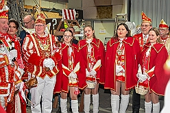 Wagenbauessen 2026- 02-05 31  Wagenbauessen - Ganz traditionell fand eine Woche vor Altweiber das Wagenessen der Sermer Wagenbauer in der Gaststätte „Viet“ statt. Nach dem herzlichen Empfang durch se. Tollität Prinz Bernd II. mit Prinzessin Gabi gab es auch einen kurzen Besuch in der Wagenhalle. : DVPJ, Toni I, Jules I., Prinz Karneval, Prinz, Prinzessin Aileen I., Hofmarschälle, Page, Pagen, Paginnen, HDK, Duisburg, Karneval, Helau, Tollität, Event, Session 2025, Session 2025, HDK Duisburg, Hauptausschuss, Hauptausschuss Karneval Duisburg, Duisburg ist echt