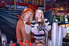 01 KarnevalOnIce 2026-02-06 06  Tour-Tag, 6. Februar - Am frühen Freitagabend hieß es in der „alleato Arena“ zum 4. Mal „Karneval on Ice“ . Eion (Spaß)Eishockeyspiel der Teams Karneval vs. Stadt Duisburg endete 10:10. Danach ging es in die Glückaufhalle nach Homberg, Herrensitzung der „Narrenzunft“. Zurück im Süden zur Ehrengarde, diese hatte den „Großen Orden“, im „Landgasthof Schenke“, an Joachim Loosen verliehen. Abschluss des Abends war dann im „Männerhort“ bei Klaus Bodzian. : DVPJ, Toni I, Jules I., Prinz Karneval, Prinz, Prinzessin Aileen I., Hofmarschälle, Page, Pagen, Paginnen, HDK, Duisburg, Karneval, Helau, Tollität, Event, Session 2025, Session 2025, HDK Duisburg, Hauptausschuss, Hauptausschuss Karneval Duisburg, Duisburg ist echt