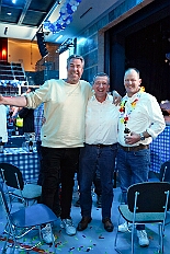 02 Herrens NarrenzHomb 2026-02-06 04  Tour-Tag, 6. Februar - Am frühen Freitagabend hieß es in der „alleato Arena“ zum 4. Mal „Karneval on Ice“ . Eion (Spaß)Eishockeyspiel der Teams Karneval vs. Stadt Duisburg endete 10:10. Danach ging es in die Glückaufhalle nach Homberg, Herrensitzung der „Narrenzunft“. Zurück im Süden zur Ehrengarde, diese hatte den „Großen Orden“, im „Landgasthof Schenke“, an Joachim Loosen verliehen. Abschluss des Abends war dann im „Männerhort“ bei Klaus Bodzian. : DVPJ, Toni I, Jules I., Prinz Karneval, Prinz, Prinzessin Aileen I., Hofmarschälle, Page, Pagen, Paginnen, HDK, Duisburg, Karneval, Helau, Tollität, Event, Session 2025, Session 2025, HDK Duisburg, Hauptausschuss, Hauptausschuss Karneval Duisburg, Duisburg ist echt