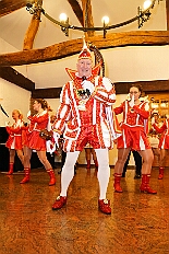 03 GrOrden Ehrengard 2026-02-06 06  Tour-Tag, 6. Februar - Am frühen Freitagabend hieß es in der „alleato Arena“ zum 4. Mal „Karneval on Ice“ . Eion (Spaß)Eishockeyspiel der Teams Karneval vs. Stadt Duisburg endete 10:10. Danach ging es in die Glückaufhalle nach Homberg, Herrensitzung der „Narrenzunft“. Zurück im Süden zur Ehrengarde, diese hatte den „Großen Orden“, im „Landgasthof Schenke“, an Joachim Loosen verliehen. Abschluss des Abends war dann im „Männerhort“ bei Klaus Bodzian. : DVPJ, Toni I, Jules I., Prinz Karneval, Prinz, Prinzessin Aileen I., Hofmarschälle, Page, Pagen, Paginnen, HDK, Duisburg, Karneval, Helau, Tollität, Event, Session 2025, Session 2025, HDK Duisburg, Hauptausschuss, Hauptausschuss Karneval Duisburg, Duisburg ist echt