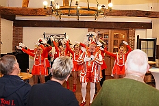 03 GrOrden Ehrengard 2026-02-06 11  Tour-Tag, 6. Februar - Am frühen Freitagabend hieß es in der „alleato Arena“ zum 4. Mal „Karneval on Ice“ . Eion (Spaß)Eishockeyspiel der Teams Karneval vs. Stadt Duisburg endete 10:10. Danach ging es in die Glückaufhalle nach Homberg, Herrensitzung der „Narrenzunft“. Zurück im Süden zur Ehrengarde, diese hatte den „Großen Orden“, im „Landgasthof Schenke“, an Joachim Loosen verliehen. Abschluss des Abends war dann im „Männerhort“ bei Klaus Bodzian. : DVPJ, Toni I, Jules I., Prinz Karneval, Prinz, Prinzessin Aileen I., Hofmarschälle, Page, Pagen, Paginnen, HDK, Duisburg, Karneval, Helau, Tollität, Event, Session 2025, Session 2025, HDK Duisburg, Hauptausschuss, Hauptausschuss Karneval Duisburg, Duisburg ist echt