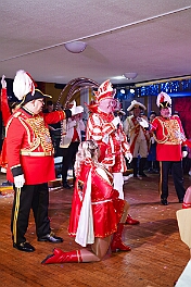 02 Damens SonnigSued 2026-02-07 06  Tour-Tag, 7. Februar - In unserer Residenz, dem WYNDHAM Hotel Duisburger Hof, begann unsere Abendtour mit der Bürger-Gala der Bürgergarde. Quasi ums Eck war der nächste Termin bei der restlos ausgekauften Damensitzung des Sonnigen Südens. Zur Mädchensitzung der Rot-Weißen aus Hamborn ging es danach in die Clauberghalle. Einmal quer durch die Stadt war dann das Kostümfest der KG Op de Hippe Höh. : DVPJ, Toni I, Jules I., Prinz Karneval, Prinz, Prinzessin Aileen I., Hofmarschälle, Page, Pagen, Paginnen, HDK, Duisburg, Karneval, Helau, Tollität, Event, Session 2025, Session 2025, HDK Duisburg, Hauptausschuss, Hauptausschuss Karneval Duisburg, Duisburg ist echt