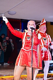 02 Damens SonnigSued 2026-02-07 08  Tour-Tag, 7. Februar - In unserer Residenz, dem WYNDHAM Hotel Duisburger Hof, begann unsere Abendtour mit der Bürger-Gala der Bürgergarde. Quasi ums Eck war der nächste Termin bei der restlos ausgekauften Damensitzung des Sonnigen Südens. Zur Mädchensitzung der Rot-Weißen aus Hamborn ging es danach in die Clauberghalle. Einmal quer durch die Stadt war dann das Kostümfest der KG Op de Hippe Höh. : DVPJ, Toni I, Jules I., Prinz Karneval, Prinz, Prinzessin Aileen I., Hofmarschälle, Page, Pagen, Paginnen, HDK, Duisburg, Karneval, Helau, Tollität, Event, Session 2025, Session 2025, HDK Duisburg, Hauptausschuss, Hauptausschuss Karneval Duisburg, Duisburg ist echt