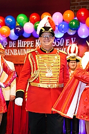 04 Kostuemf HippeHoeh 2026-02-07 02  Tour-Tag, 7. Februar - In unserer Residenz, dem WYNDHAM Hotel Duisburger Hof, begann unsere Abendtour mit der Bürger-Gala der Bürgergarde. Quasi ums Eck war der nächste Termin bei der restlos ausgekauften Damensitzung des Sonnigen Südens. Zur Mädchensitzung der Rot-Weißen aus Hamborn ging es danach in die Clauberghalle. Einmal quer durch die Stadt war dann das Kostümfest der KG Op de Hippe Höh. : DVPJ, Toni I, Jules I., Prinz Karneval, Prinz, Prinzessin Aileen I., Hofmarschälle, Page, Pagen, Paginnen, HDK, Duisburg, Karneval, Helau, Tollität, Event, Session 2025, Session 2025, HDK Duisburg, Hauptausschuss, Hauptausschuss Karneval Duisburg, Duisburg ist echt