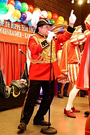 04 Kostuemf HippeHoeh 2026-02-07 06  Tour-Tag, 7. Februar - In unserer Residenz, dem WYNDHAM Hotel Duisburger Hof, begann unsere Abendtour mit der Bürger-Gala der Bürgergarde. Quasi ums Eck war der nächste Termin bei der restlos ausgekauften Damensitzung des Sonnigen Südens. Zur Mädchensitzung der Rot-Weißen aus Hamborn ging es danach in die Clauberghalle. Einmal quer durch die Stadt war dann das Kostümfest der KG Op de Hippe Höh. : DVPJ, Toni I, Jules I., Prinz Karneval, Prinz, Prinzessin Aileen I., Hofmarschälle, Page, Pagen, Paginnen, HDK, Duisburg, Karneval, Helau, Tollität, Event, Session 2025, Session 2025, HDK Duisburg, Hauptausschuss, Hauptausschuss Karneval Duisburg, Duisburg ist echt