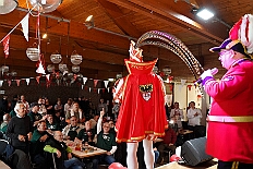 01 Herrens RW HambMarx 2026-02-08 02  Tour-Tag, 8. Februar -Start war an diesem Sonntag mit der Herrensitzung der Rot-Weißen aus Hamborn im Abteikeller. Danach wurde uns  eine Spende für den neuen Inklusions-Bus vom Meidericher Hilfswerk e.V. übergeben. Weiter zur Herrensitzung  der » Blauen Jungs « an gewohnter Stätte. Zur Stärkung zwischendurch war dann das Grünkohlessen von Bienen Lindner im „Langgasthof Schenke“. Nach einem Besuch in unserem Standquartier, UT_Ungelsheimer Treff“, waren wir beim 4:2 des MSV vs. Verl in der schauinsland-reisen Arena. : DVPJ, Toni I, Jules I., Prinz Karneval, Prinz, Prinzessin Aileen I., Hofmarschälle, Page, Pagen, Paginnen, HDK, Duisburg, Karneval, Helau, Tollität, Event, Session 2025, Session 2025, HDK Duisburg, Hauptausschuss, Hauptausschuss Karneval Duisburg, Duisburg ist echt