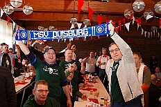 01 Herrens RW HambMarx 2026-02-08 04  Tour-Tag, 8. Februar -Start war an diesem Sonntag mit der Herrensitzung der Rot-Weißen aus Hamborn im Abteikeller. Danach wurde uns  eine Spende für den neuen Inklusions-Bus vom Meidericher Hilfswerk e.V. übergeben. Weiter zur Herrensitzung  der » Blauen Jungs « an gewohnter Stätte. Zur Stärkung zwischendurch war dann das Grünkohlessen von Bienen Lindner im „Langgasthof Schenke“. Nach einem Besuch in unserem Standquartier, UT_Ungelsheimer Treff“, waren wir beim 4:2 des MSV vs. Verl in der schauinsland-reisen Arena. : DVPJ, Toni I, Jules I., Prinz Karneval, Prinz, Prinzessin Aileen I., Hofmarschälle, Page, Pagen, Paginnen, HDK, Duisburg, Karneval, Helau, Tollität, Event, Session 2025, Session 2025, HDK Duisburg, Hauptausschuss, Hauptausschuss Karneval Duisburg, Duisburg ist echt