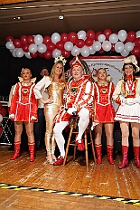 01 Herrens RW HambMarx 2026-02-08 05  Tour-Tag, 8. Februar -Start war an diesem Sonntag mit der Herrensitzung der Rot-Weißen aus Hamborn im Abteikeller. Danach wurde uns  eine Spende für den neuen Inklusions-Bus vom Meidericher Hilfswerk e.V. übergeben. Weiter zur Herrensitzung  der » Blauen Jungs « an gewohnter Stätte. Zur Stärkung zwischendurch war dann das Grünkohlessen von Bienen Lindner im „Langgasthof Schenke“. Nach einem Besuch in unserem Standquartier, UT_Ungelsheimer Treff“, waren wir beim 4:2 des MSV vs. Verl in der schauinsland-reisen Arena. : DVPJ, Toni I, Jules I., Prinz Karneval, Prinz, Prinzessin Aileen I., Hofmarschälle, Page, Pagen, Paginnen, HDK, Duisburg, Karneval, Helau, Tollität, Event, Session 2025, Session 2025, HDK Duisburg, Hauptausschuss, Hauptausschuss Karneval Duisburg, Duisburg ist echt