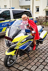 02 MeiderichHilfswerk 2026-02-08 10  Tour-Tag, 8. Februar -Start war an diesem Sonntag mit der Herrensitzung der Rot-Weißen aus Hamborn im Abteikeller. Danach wurde uns  eine Spende für den neuen Inklusions-Bus vom Meidericher Hilfswerk e.V. übergeben. Weiter zur Herrensitzung  der » Blauen Jungs « an gewohnter Stätte. Zur Stärkung zwischendurch war dann das Grünkohlessen von Bienen Lindner im „Langgasthof Schenke“. Nach einem Besuch in unserem Standquartier, UT_Ungelsheimer Treff“, waren wir beim 4:2 des MSV vs. Verl in der schauinsland-reisen Arena. : DVPJ, Toni I, Jules I., Prinz Karneval, Prinz, Prinzessin Aileen I., Hofmarschälle, Page, Pagen, Paginnen, HDK, Duisburg, Karneval, Helau, Tollität, Event, Session 2025, Session 2025, HDK Duisburg, Hauptausschuss, Hauptausschuss Karneval Duisburg, Duisburg ist echt