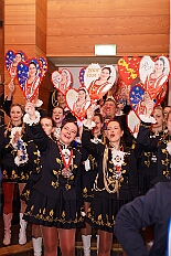 03 Herrens AMaB 2026-02-08 04  Tour-Tag, 8. Februar -Start war an diesem Sonntag mit der Herrensitzung der Rot-Weißen aus Hamborn im Abteikeller. Danach wurde uns  eine Spende für den neuen Inklusions-Bus vom Meidericher Hilfswerk e.V. übergeben. Weiter zur Herrensitzung  der » Blauen Jungs « an gewohnter Stätte. Zur Stärkung zwischendurch war dann das Grünkohlessen von Bienen Lindner im „Langgasthof Schenke“. Nach einem Besuch in unserem Standquartier, UT_Ungelsheimer Treff“, waren wir beim 4:2 des MSV vs. Verl in der schauinsland-reisen Arena. : DVPJ, Toni I, Jules I., Prinz Karneval, Prinz, Prinzessin Aileen I., Hofmarschälle, Page, Pagen, Paginnen, HDK, Duisburg, Karneval, Helau, Tollität, Event, Session 2025, Session 2025, HDK Duisburg, Hauptausschuss, Hauptausschuss Karneval Duisburg, Duisburg ist echt