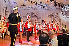 03 Herrens AMaB 2026-02-08 05  Tour-Tag, 8. Februar -Start war an diesem Sonntag mit der Herrensitzung der Rot-Weißen aus Hamborn im Abteikeller. Danach wurde uns  eine Spende für den neuen Inklusions-Bus vom Meidericher Hilfswerk e.V. übergeben. Weiter zur Herrensitzung  der » Blauen Jungs « an gewohnter Stätte. Zur Stärkung zwischendurch war dann das Grünkohlessen von Bienen Lindner im „Langgasthof Schenke“. Nach einem Besuch in unserem Standquartier, UT_Ungelsheimer Treff“, waren wir beim 4:2 des MSV vs. Verl in der schauinsland-reisen Arena. : DVPJ, Toni I, Jules I., Prinz Karneval, Prinz, Prinzessin Aileen I., Hofmarschälle, Page, Pagen, Paginnen, HDK, Duisburg, Karneval, Helau, Tollität, Event, Session 2025, Session 2025, HDK Duisburg, Hauptausschuss, Hauptausschuss Karneval Duisburg, Duisburg ist echt