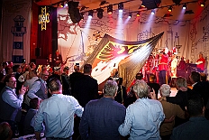 03 Herrens AMaB 2026-02-08 15  Tour-Tag, 8. Februar -Start war an diesem Sonntag mit der Herrensitzung der Rot-Weißen aus Hamborn im Abteikeller. Danach wurde uns  eine Spende für den neuen Inklusions-Bus vom Meidericher Hilfswerk e.V. übergeben. Weiter zur Herrensitzung  der » Blauen Jungs « an gewohnter Stätte. Zur Stärkung zwischendurch war dann das Grünkohlessen von Bienen Lindner im „Langgasthof Schenke“. Nach einem Besuch in unserem Standquartier, UT_Ungelsheimer Treff“, waren wir beim 4:2 des MSV vs. Verl in der schauinsland-reisen Arena. : DVPJ, Toni I, Jules I., Prinz Karneval, Prinz, Prinzessin Aileen I., Hofmarschälle, Page, Pagen, Paginnen, HDK, Duisburg, Karneval, Helau, Tollität, Event, Session 2025, Session 2025, HDK Duisburg, Hauptausschuss, Hauptausschuss Karneval Duisburg, Duisburg ist echt