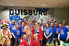 06 MSV Spiel 2026-02-08 05  Tour-Tag, 8. Februar -Start war an diesem Sonntag mit der Herrensitzung der Rot-Weißen aus Hamborn im Abteikeller. Danach wurde uns  eine Spende für den neuen Inklusions-Bus vom Meidericher Hilfswerk e.V. übergeben. Weiter zur Herrensitzung  der » Blauen Jungs « an gewohnter Stätte. Zur Stärkung zwischendurch war dann das Grünkohlessen von Bienen Lindner im „Langgasthof Schenke“. Nach einem Besuch in unserem Standquartier, UT_Ungelsheimer Treff“, waren wir beim 4:2 des MSV vs. Verl in der schauinsland-reisen Arena. : DVPJ, Toni I, Jules I., Prinz Karneval, Prinz, Prinzessin Aileen I., Hofmarschälle, Page, Pagen, Paginnen, HDK, Duisburg, Karneval, Helau, Tollität, Event, Session 2025, Session 2025, HDK Duisburg, Hauptausschuss, Hauptausschuss Karneval Duisburg, Duisburg ist echt