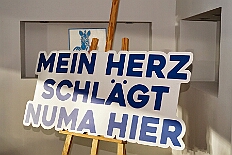 06 MSV Spiel 2026-02-08 06  Tour-Tag, 8. Februar -Start war an diesem Sonntag mit der Herrensitzung der Rot-Weißen aus Hamborn im Abteikeller. Danach wurde uns  eine Spende für den neuen Inklusions-Bus vom Meidericher Hilfswerk e.V. übergeben. Weiter zur Herrensitzung  der » Blauen Jungs « an gewohnter Stätte. Zur Stärkung zwischendurch war dann das Grünkohlessen von Bienen Lindner im „Langgasthof Schenke“. Nach einem Besuch in unserem Standquartier, UT_Ungelsheimer Treff“, waren wir beim 4:2 des MSV vs. Verl in der schauinsland-reisen Arena. : DVPJ, Toni I, Jules I., Prinz Karneval, Prinz, Prinzessin Aileen I., Hofmarschälle, Page, Pagen, Paginnen, HDK, Duisburg, Karneval, Helau, Tollität, Event, Session 2025, Session 2025, HDK Duisburg, Hauptausschuss, Hauptausschuss Karneval Duisburg, Duisburg ist echt