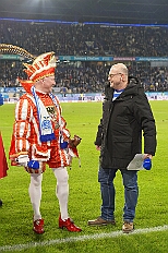 06 MSV Spiel 2026-02-08 12  Tour-Tag, 8. Februar -Start war an diesem Sonntag mit der Herrensitzung der Rot-Weißen aus Hamborn im Abteikeller. Danach wurde uns  eine Spende für den neuen Inklusions-Bus vom Meidericher Hilfswerk e.V. übergeben. Weiter zur Herrensitzung  der » Blauen Jungs « an gewohnter Stätte. Zur Stärkung zwischendurch war dann das Grünkohlessen von Bienen Lindner im „Langgasthof Schenke“. Nach einem Besuch in unserem Standquartier, UT_Ungelsheimer Treff“, waren wir beim 4:2 des MSV vs. Verl in der schauinsland-reisen Arena. : DVPJ, Toni I, Jules I., Prinz Karneval, Prinz, Prinzessin Aileen I., Hofmarschälle, Page, Pagen, Paginnen, HDK, Duisburg, Karneval, Helau, Tollität, Event, Session 2025, Session 2025, HDK Duisburg, Hauptausschuss, Hauptausschuss Karneval Duisburg, Duisburg ist echt