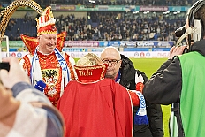 06 MSV Spiel 2026-02-08 14  Tour-Tag, 8. Februar -Start war an diesem Sonntag mit der Herrensitzung der Rot-Weißen aus Hamborn im Abteikeller. Danach wurde uns  eine Spende für den neuen Inklusions-Bus vom Meidericher Hilfswerk e.V. übergeben. Weiter zur Herrensitzung  der » Blauen Jungs « an gewohnter Stätte. Zur Stärkung zwischendurch war dann das Grünkohlessen von Bienen Lindner im „Langgasthof Schenke“. Nach einem Besuch in unserem Standquartier, UT_Ungelsheimer Treff“, waren wir beim 4:2 des MSV vs. Verl in der schauinsland-reisen Arena. : DVPJ, Toni I, Jules I., Prinz Karneval, Prinz, Prinzessin Aileen I., Hofmarschälle, Page, Pagen, Paginnen, HDK, Duisburg, Karneval, Helau, Tollität, Event, Session 2025, Session 2025, HDK Duisburg, Hauptausschuss, Hauptausschuss Karneval Duisburg, Duisburg ist echt