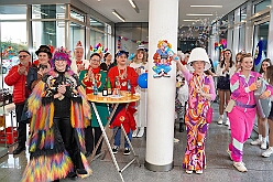 01 Beim-WDR 2026-02-08 01  Tour-Tag, 9. Februar - Mittags stand der Empfang bei Prinzencrew beim WDR auf dem Programm, herzlich begrüßt durch „Manni“. Dann einmal Seniorenkarneval an der Zechenstraße in Homberg. Zum guten Schluß dann das Senatorenessen im Binnschiffahrtsmuseum der KG Weiß-Grün Ruhrort. : DVPJ, Toni I, Jules I., Prinz Karneval, Prinz, Prinzessin Aileen I., Hofmarschälle, Page, Pagen, Paginnen, HDK, Duisburg, Karneval, Helau, Tollität, Event, Session 2025, Session 2025, HDK Duisburg, Hauptausschuss, Hauptausschuss Karneval Duisburg, Duisburg ist echt