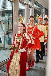 01 Beim-WDR 2026-02-08 04  Tour-Tag, 9. Februar - Mittags stand der Empfang bei Prinzencrew beim WDR auf dem Programm, herzlich begrüßt durch „Manni“. Dann einmal Seniorenkarneval an der Zechenstraße in Homberg. Zum guten Schluß dann das Senatorenessen im Binnschiffahrtsmuseum der KG Weiß-Grün Ruhrort. : DVPJ, Toni I, Jules I., Prinz Karneval, Prinz, Prinzessin Aileen I., Hofmarschälle, Page, Pagen, Paginnen, HDK, Duisburg, Karneval, Helau, Tollität, Event, Session 2025, Session 2025, HDK Duisburg, Hauptausschuss, Hauptausschuss Karneval Duisburg, Duisburg ist echt