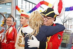 01 Beim-WDR 2026-02-08 10  Tour-Tag, 9. Februar - Mittags stand der Empfang bei Prinzencrew beim WDR auf dem Programm, herzlich begrüßt durch „Manni“. Dann einmal Seniorenkarneval an der Zechenstraße in Homberg. Zum guten Schluß dann das Senatorenessen im Binnschiffahrtsmuseum der KG Weiß-Grün Ruhrort. : DVPJ, Toni I, Jules I., Prinz Karneval, Prinz, Prinzessin Aileen I., Hofmarschälle, Page, Pagen, Paginnen, HDK, Duisburg, Karneval, Helau, Tollität, Event, Session 2025, Session 2025, HDK Duisburg, Hauptausschuss, Hauptausschuss Karneval Duisburg, Duisburg ist echt