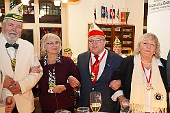 03 Senatoren WG Ruhrort 20206-02-09 11  Tour-Tag, 9. Februar - Mittags stand der Empfang bei Prinzencrew beim WDR auf dem Programm, herzlich begrüßt durch „Manni“. Dann einmal Seniorenkarneval an der Zechenstraße in Homberg. Zum guten Schluß dann das Senatorenessen im Binnschiffahrtsmuseum der KG Weiß-Grün Ruhrort. : DVPJ, Toni I, Jules I., Prinz Karneval, Prinz, Prinzessin Aileen I., Hofmarschälle, Page, Pagen, Paginnen, HDK, Duisburg, Karneval, Helau, Tollität, Event, Session 2025, Session 2025, HDK Duisburg, Hauptausschuss, Hauptausschuss Karneval Duisburg, Duisburg ist echt