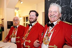 03 Senatoren WG Ruhrort 20206-02-09 13  Tour-Tag, 9. Februar - Mittags stand der Empfang bei Prinzencrew beim WDR auf dem Programm, herzlich begrüßt durch „Manni“. Dann einmal Seniorenkarneval an der Zechenstraße in Homberg. Zum guten Schluß dann das Senatorenessen im Binnschiffahrtsmuseum der KG Weiß-Grün Ruhrort. : DVPJ, Toni I, Jules I., Prinz Karneval, Prinz, Prinzessin Aileen I., Hofmarschälle, Page, Pagen, Paginnen, HDK, Duisburg, Karneval, Helau, Tollität, Event, Session 2025, Session 2025, HDK Duisburg, Hauptausschuss, Hauptausschuss Karneval Duisburg, Duisburg ist echt