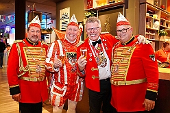 02 Prinzenempf RoteFunken 2026-02-10 21  Wagenweihe und Prinzenempfang - In Moers waren wir an diesem Abend Gäste der Wagebweihe der Tollitäten des KGK, Bastian I. und Steffen I. Im IntercityHotel empfingen die Roten Funken, nicht wie gewohnt am Mittwoch vor Altweiber, die Duisburger Prinzencrews. : DVPJ, Toni I, Jules I., Prinz Karneval, Prinz, Prinzessin Aileen I., Hofmarschälle, Page, Pagen, Paginnen, HDK, Duisburg, Karneval, Helau, Tollität, Event, Session 2025, Session 2025, HDK Duisburg, Hauptausschuss, Hauptausschuss Karneval Duisburg, Duisburg ist echt