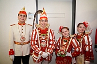 02 Polizeipraesidium 2026-02-12 01  Alweiber-Tour, 12. Februar - Eine karnevalistische „Stadtrundfahrt“ an diesem veregneten Donnerstag. : DVPJ, Toni I, Jules I., Prinz Karneval, Prinz, Prinzessin Aileen I., Hofmarschälle, Page, Pagen, Paginnen, HDK, Duisburg, Karneval, Helau, Tollität, Event, Session 2025, Session 2025, HDK Duisburg, Hauptausschuss, Hauptausschuss Karneval Duisburg, Duisburg ist echt