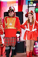 02 Polizeipraesidium 2026-02-12 06  Alweiber-Tour, 12. Februar - Eine karnevalistische „Stadtrundfahrt“ an diesem veregneten Donnerstag. : DVPJ, Toni I, Jules I., Prinz Karneval, Prinz, Prinzessin Aileen I., Hofmarschälle, Page, Pagen, Paginnen, HDK, Duisburg, Karneval, Helau, Tollität, Event, Session 2025, Session 2025, HDK Duisburg, Hauptausschuss, Hauptausschuss Karneval Duisburg, Duisburg ist echt