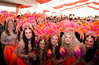 03 HDK Festzelt 2026-02-12 18  Alweiber-Tour, 12. Februar - Eine karnevalistische „Stadtrundfahrt“ an diesem veregneten Donnerstag. : DVPJ, Toni I, Jules I., Prinz Karneval, Prinz, Prinzessin Aileen I., Hofmarschälle, Page, Pagen, Paginnen, HDK, Duisburg, Karneval, Helau, Tollität, Event, Session 2025, Session 2025, HDK Duisburg, Hauptausschuss, Hauptausschuss Karneval Duisburg, Duisburg ist echt