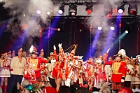 03 HDK Festzelt 2026-02-12 20  Alweiber-Tour, 12. Februar - Eine karnevalistische „Stadtrundfahrt“ an diesem veregneten Donnerstag. : DVPJ, Toni I, Jules I., Prinz Karneval, Prinz, Prinzessin Aileen I., Hofmarschälle, Page, Pagen, Paginnen, HDK, Duisburg, Karneval, Helau, Tollität, Event, Session 2025, Session 2025, HDK Duisburg, Hauptausschuss, Hauptausschuss Karneval Duisburg, Duisburg ist echt