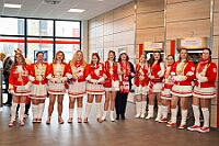 06 Sparkasse DU 2026-02-12 07  Alweiber-Tour, 12. Februar - Eine karnevalistische „Stadtrundfahrt“ an diesem veregneten Donnerstag. : DVPJ, Toni I, Jules I., Prinz Karneval, Prinz, Prinzessin Aileen I., Hofmarschälle, Page, Pagen, Paginnen, HDK, Duisburg, Karneval, Helau, Tollität, Event, Session 2025, Session 2025, HDK Duisburg, Hauptausschuss, Hauptausschuss Karneval Duisburg, Duisburg ist echt